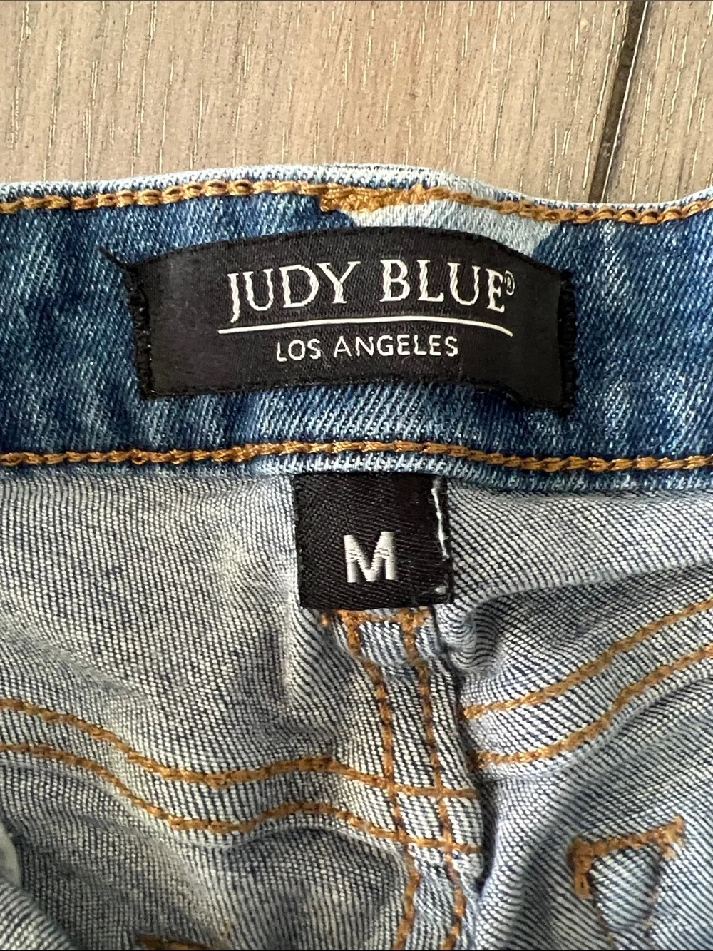 Judy Blue Star Blue Jean Shorts - Size Medium - Picture 2 of 4